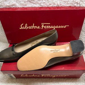 Vintage Salvatore Ferragamo 5.5 Metallic Gray low heeled women's shoe